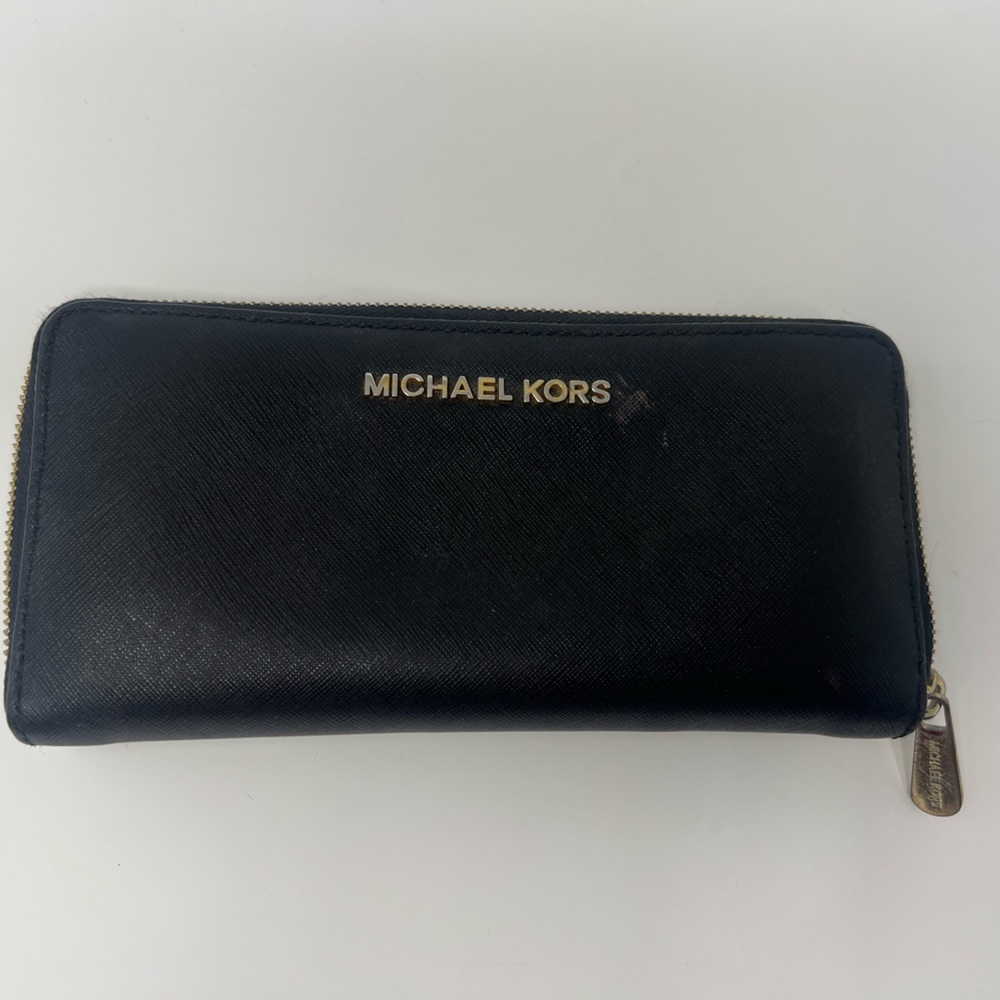 Michael kors zipper wallet